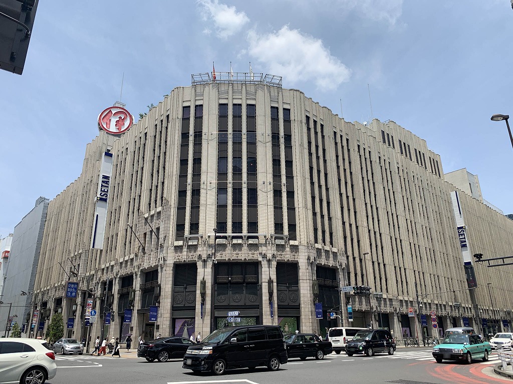 「新宿三丁目駅」は徒歩圏内に新宿駅で便利＆新宿御苑で自然も満喫！